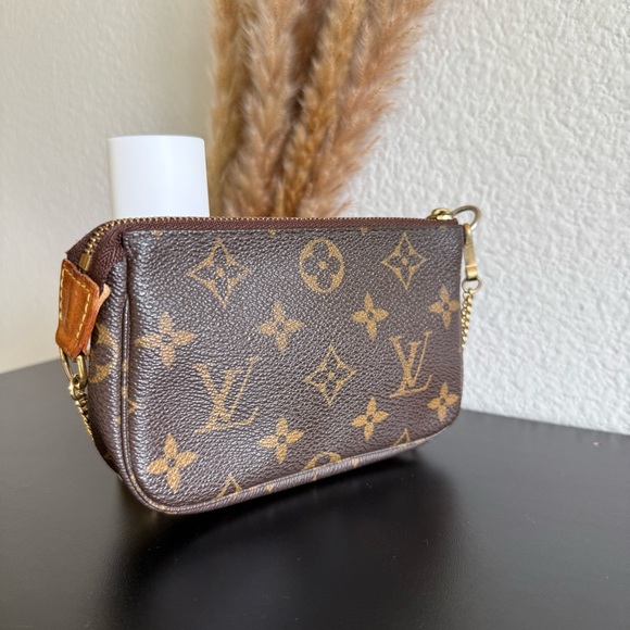 💛AUTHENTIC Louis Vuitton Mini Pochette💛 - Picture 4 of 13